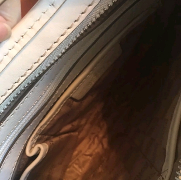 Vintage Ivory Michael Kors Shoulder Bag - Picture 5 of 8